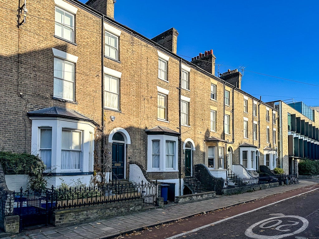 Room Hills Road in Cambridge