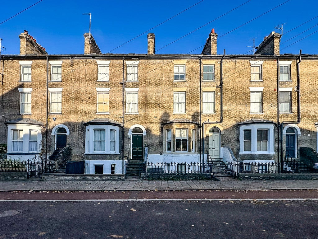Room Hills Road in Cambridge