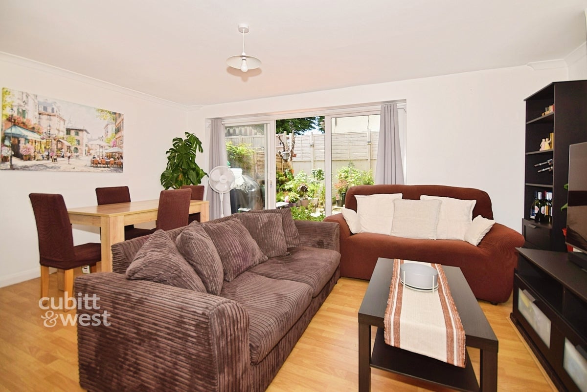 House Maude Close in Folkestone and Hythe District