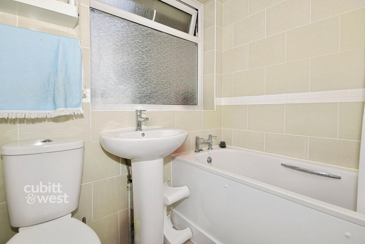 House Maude Close in Folkestone and Hythe District