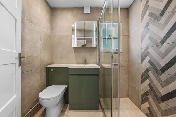 Flat Spa Fields Lane in Greater London