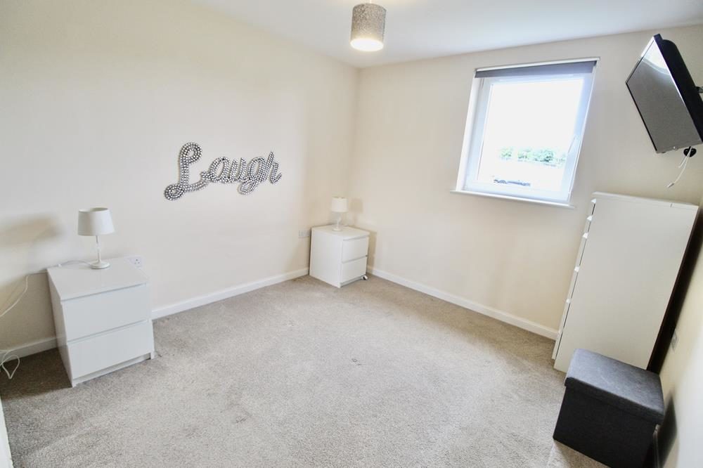 Flat Urquhart Court in London