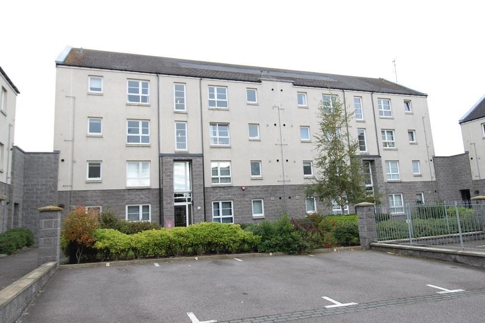 Flat Urquhart Court in London