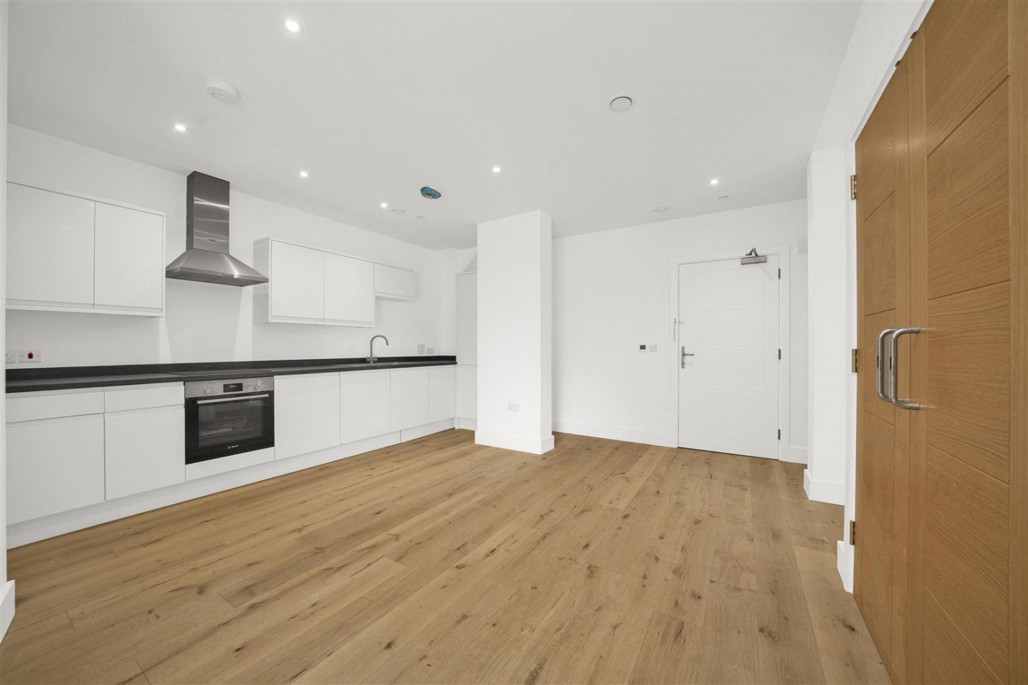 Flat Kingsland Road in Greater London