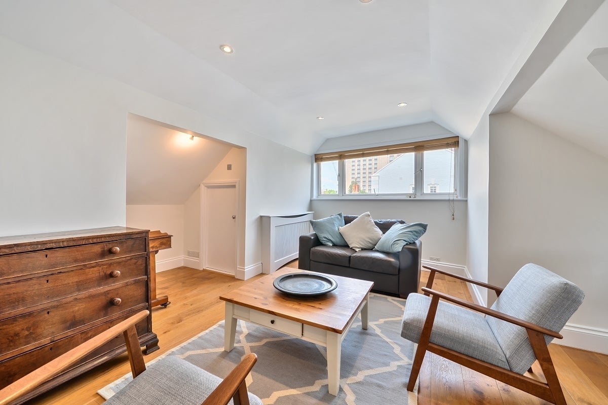 Flat Tamworth Street in Greater London