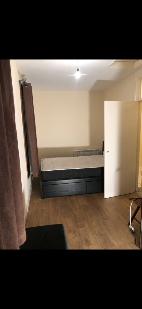 Flat Spencer Road in Greater London