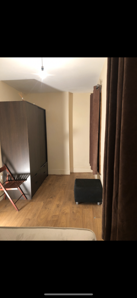 Flat Spencer Road in Greater London
