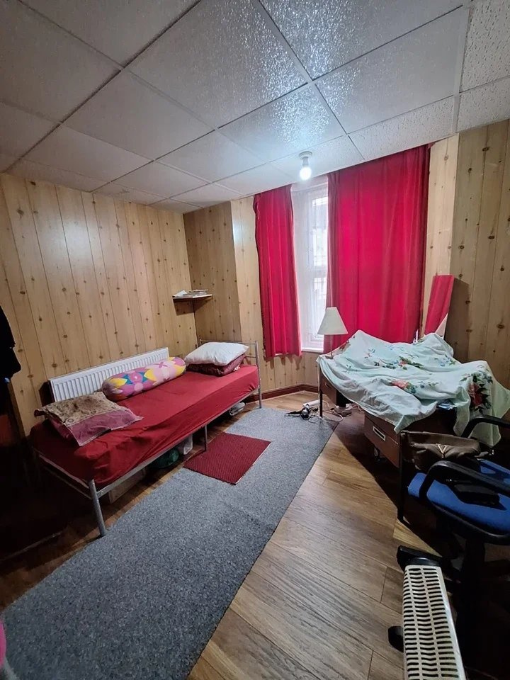 Room Upton Park Road in Greater London