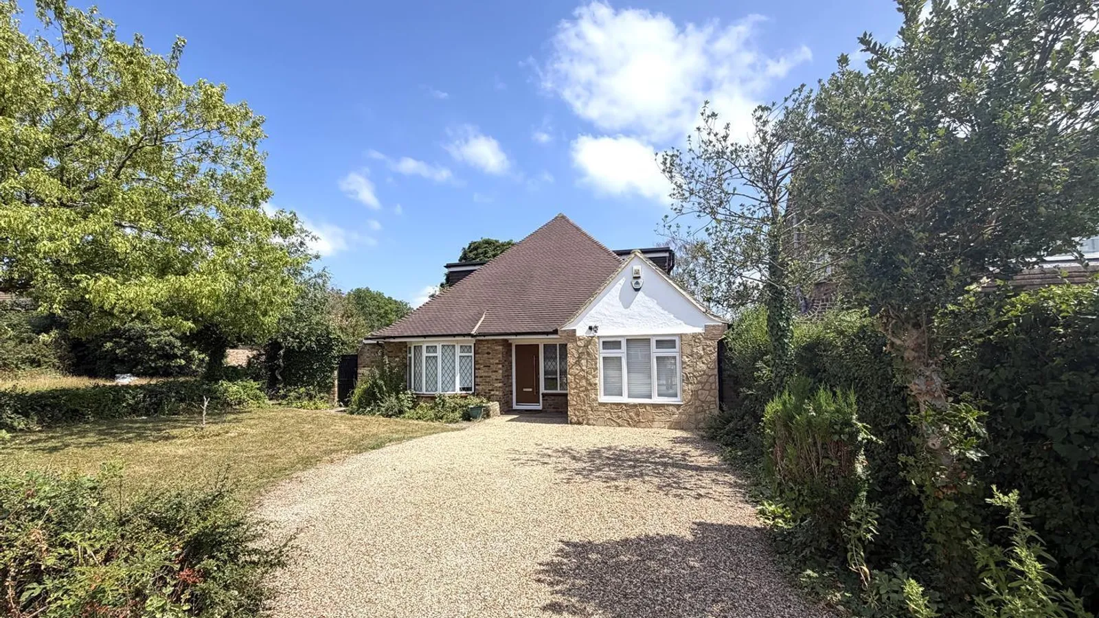 House Highfield Drive in Greater London