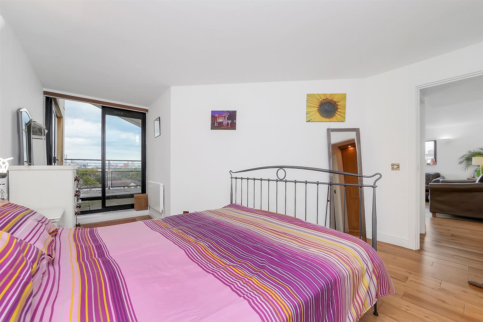 Flat Scott Russell Place in Greater London