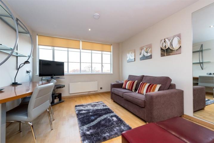 Flat Roland Gardens in Greater London