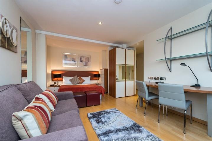 Flat Roland Gardens in Greater London