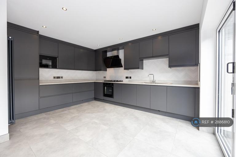 Room Beresford Crescent in Newcastle-under-Lyme