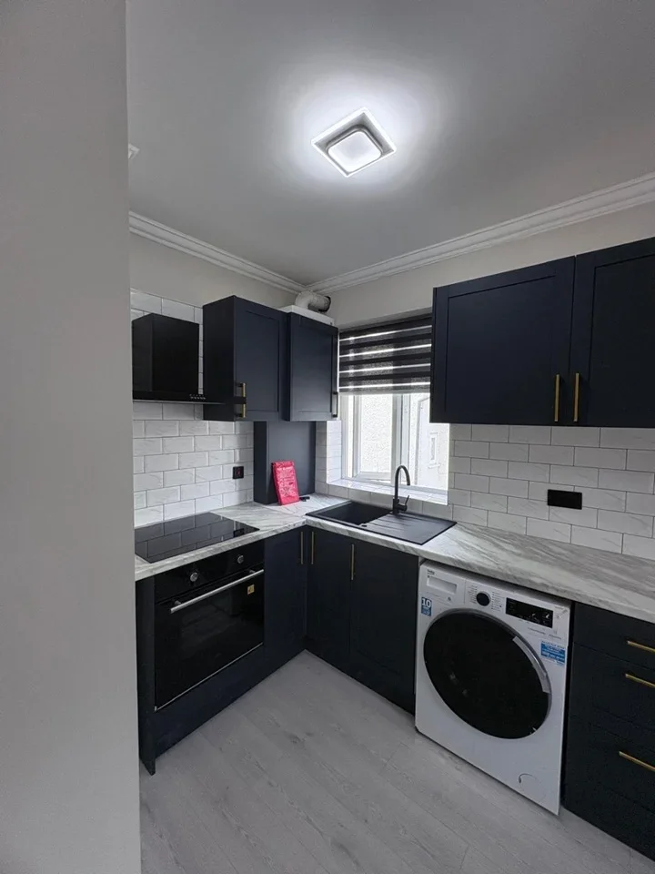 Flat Woodside Green in Greater London