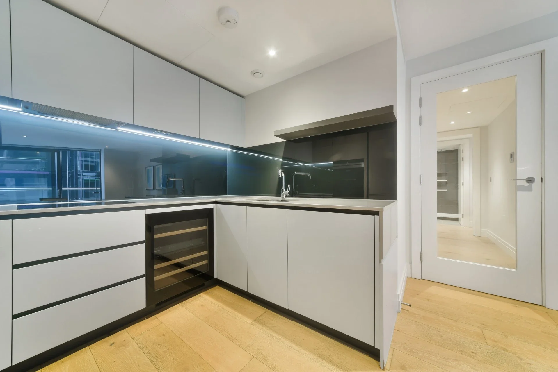 Flat Battersea Park Road in Greater London