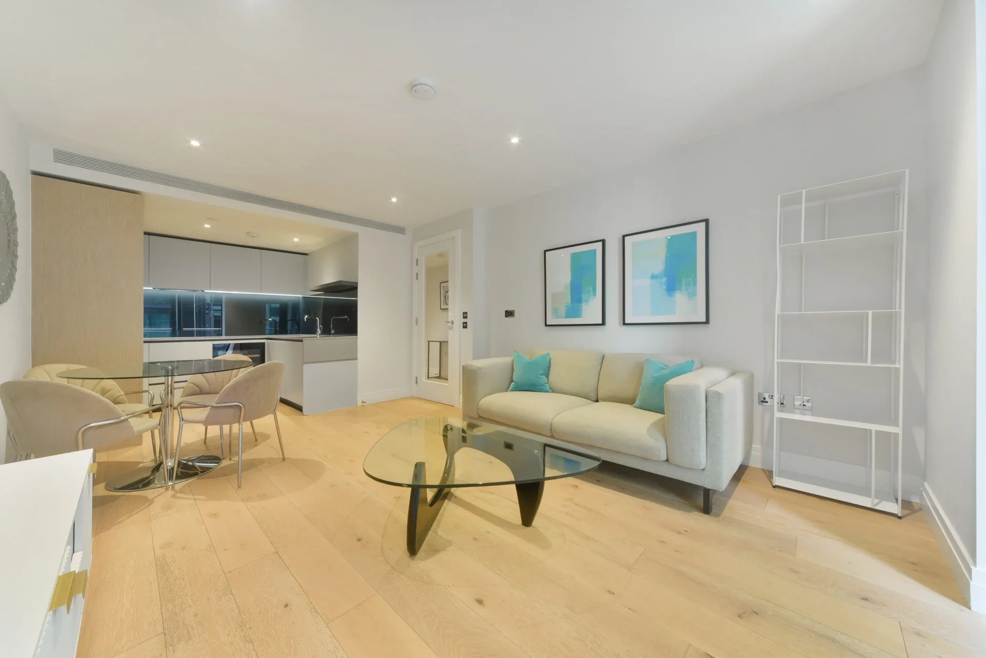 Flat Battersea Park Road in Greater London