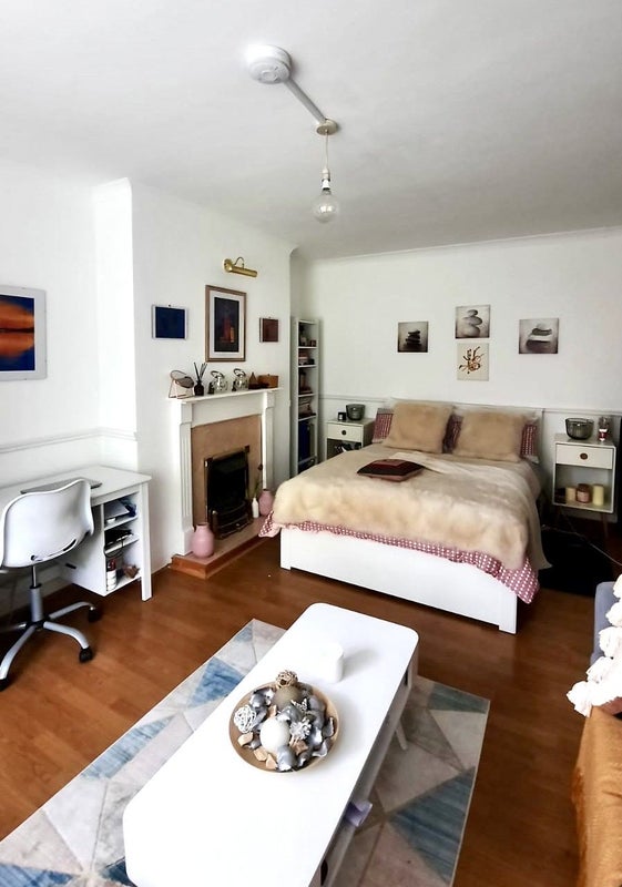 Room Melba Way in Greater London