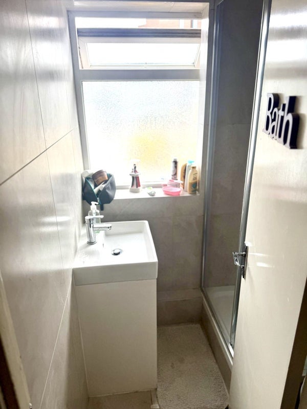 Room Melba Way in Greater London