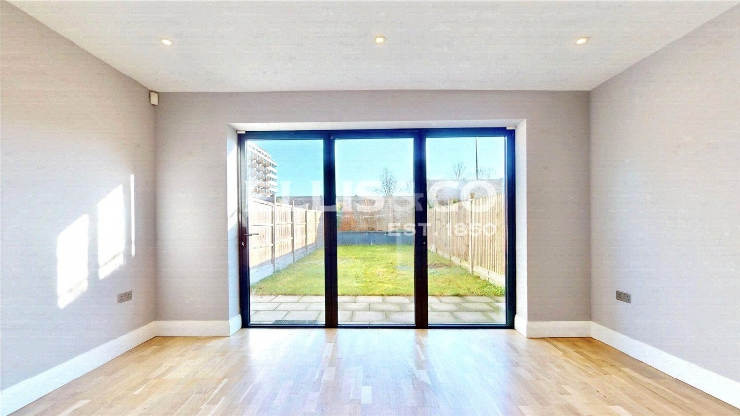 House Bideford Avenue in Greater London