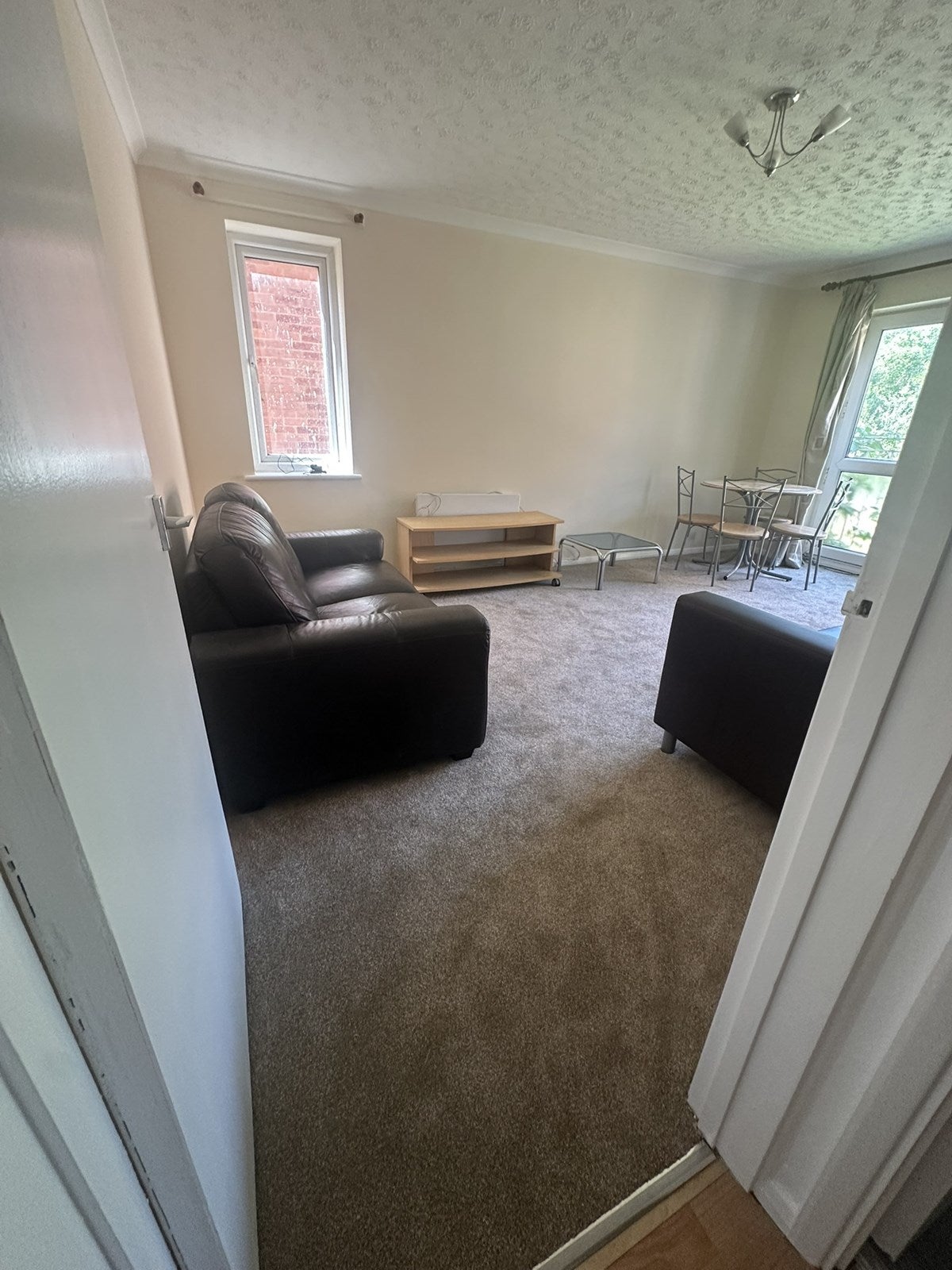 Flat Kenton Road in Greater London