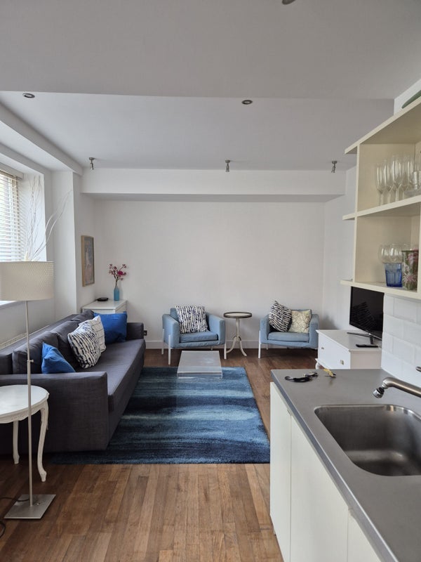 Room Borough High Street in Greater London