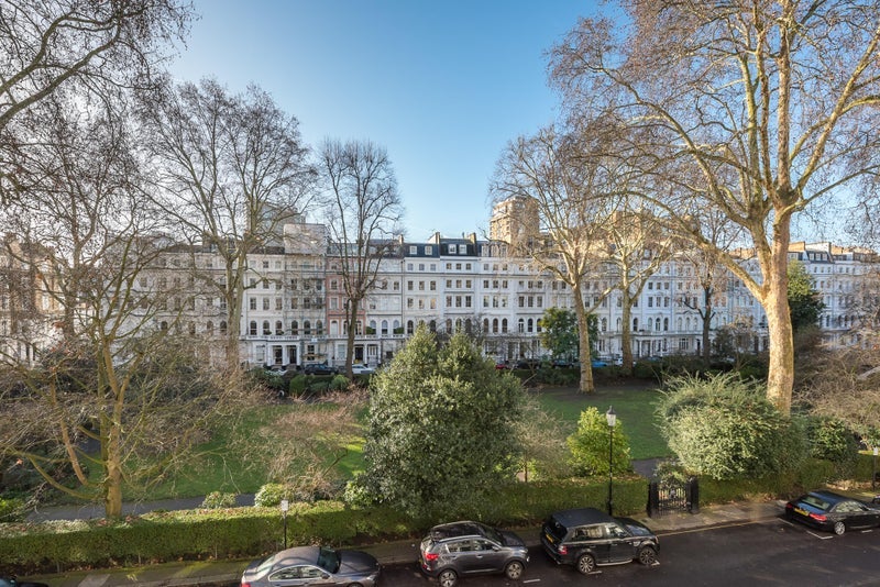 Flat Kynance Mews in Greater London