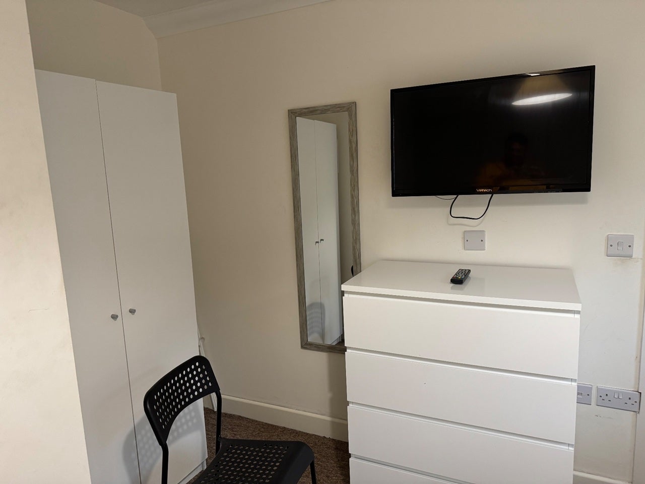 Room Pasteur Drive in Swindon