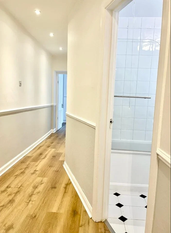 Flat Fermoy Road in City of Westminster