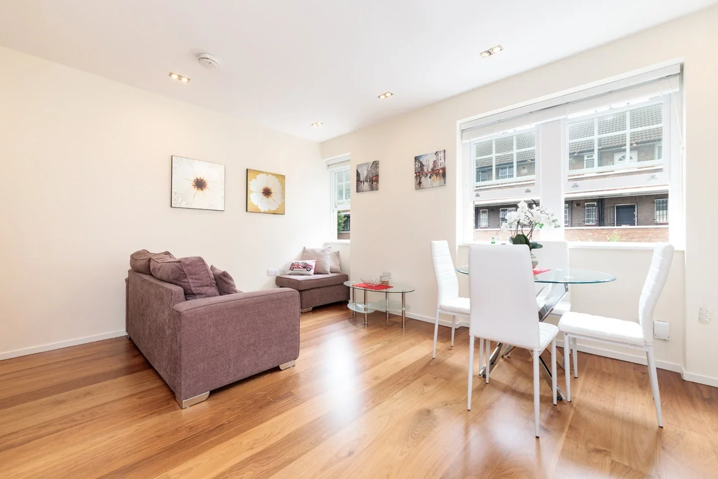 Flat Bevenden Street in Greater London