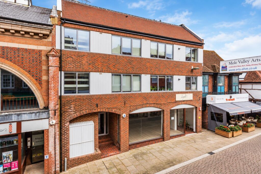 Flat High Street in Mole Valley