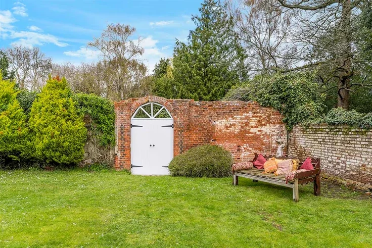 House West End Lane in Elmbridge