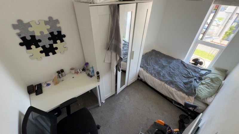 Room Clover Way in Bristol