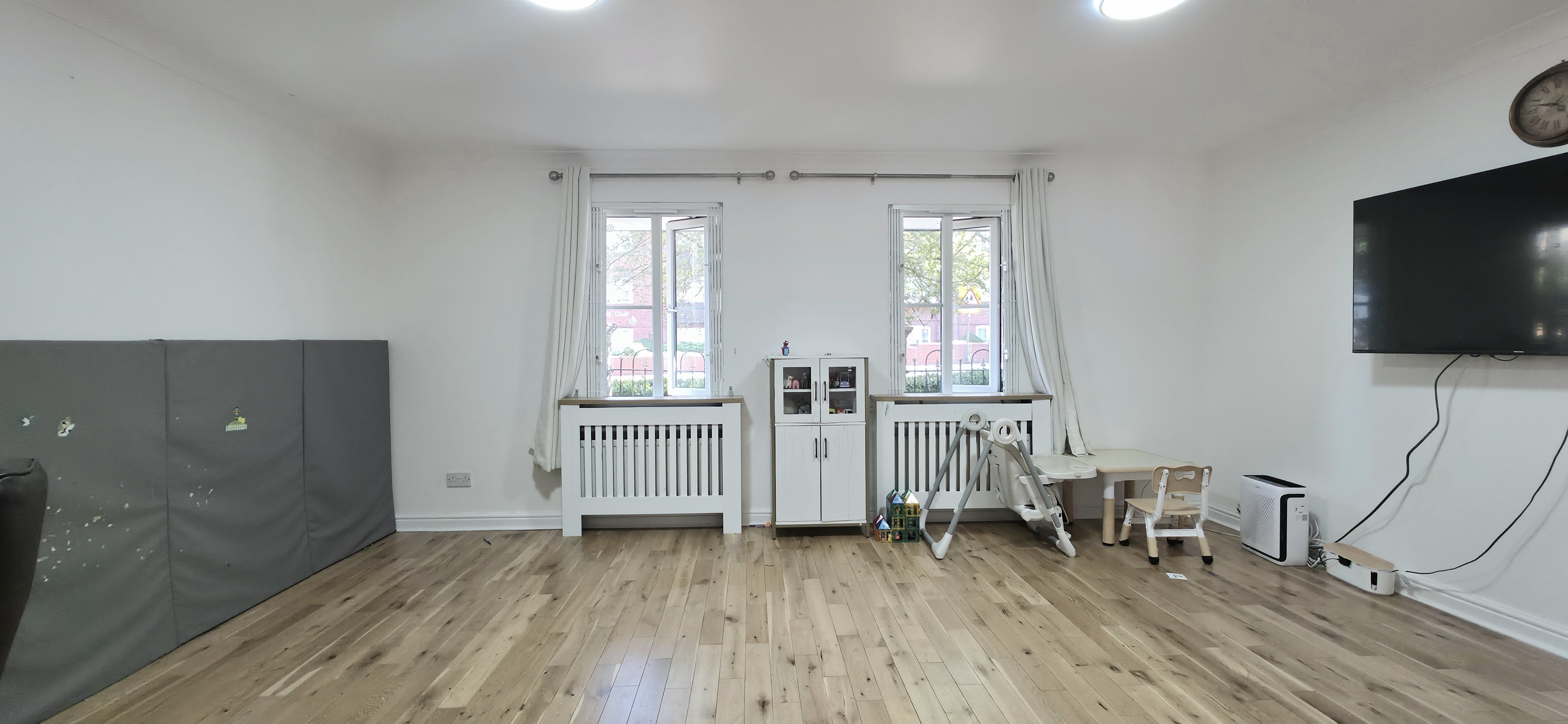 Flat Sheepcote Road in Greater London