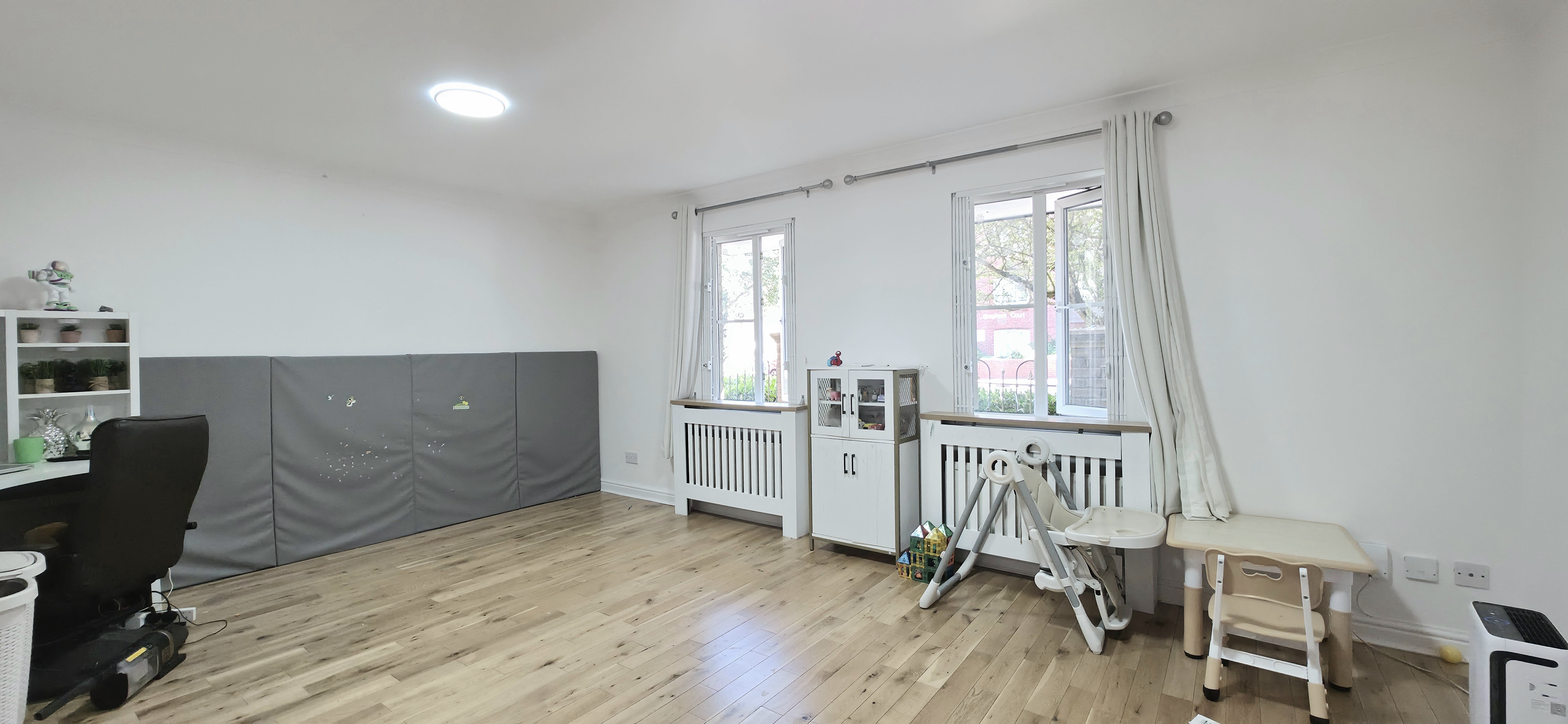 Flat Sheepcote Road in Greater London