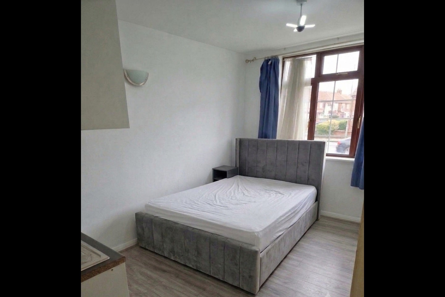 Flat Carlyon Road in Greater London