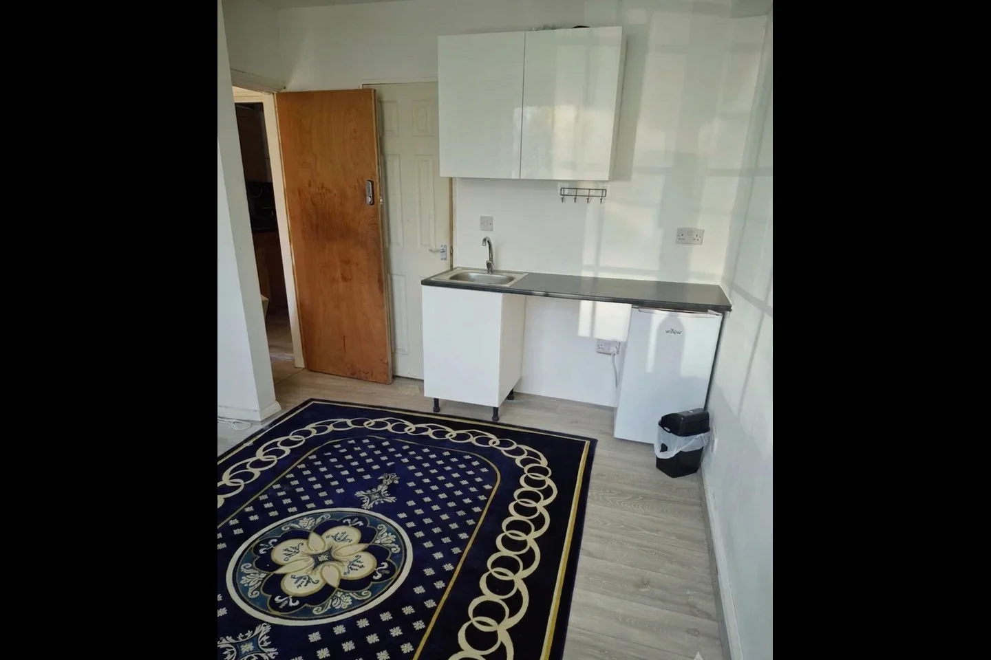 Flat Carlyon Road in Greater London