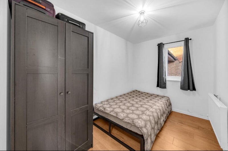 Flat Bernard Ashley Drive in Greater London