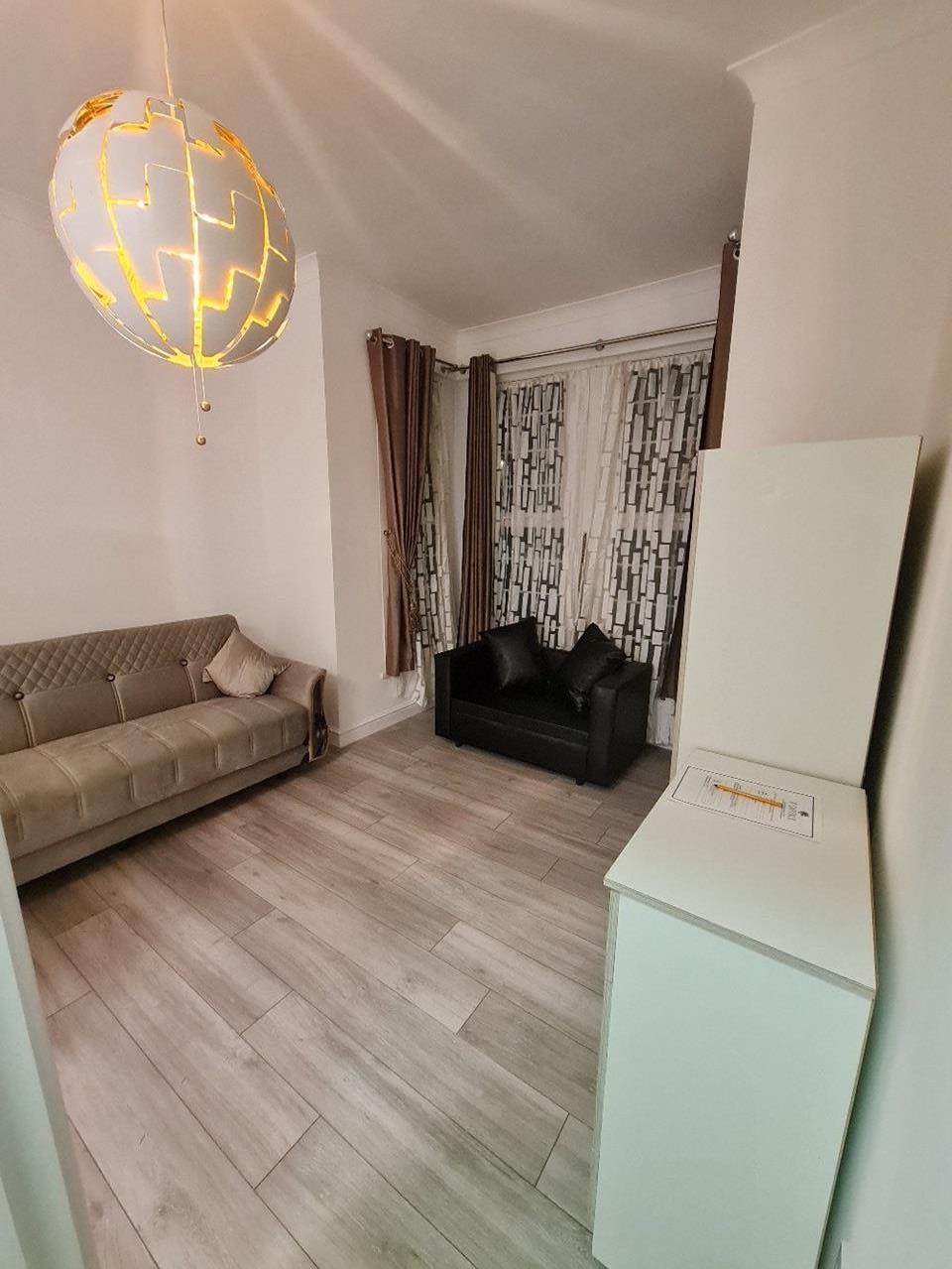 Flat De Vere Gardens in Greater London