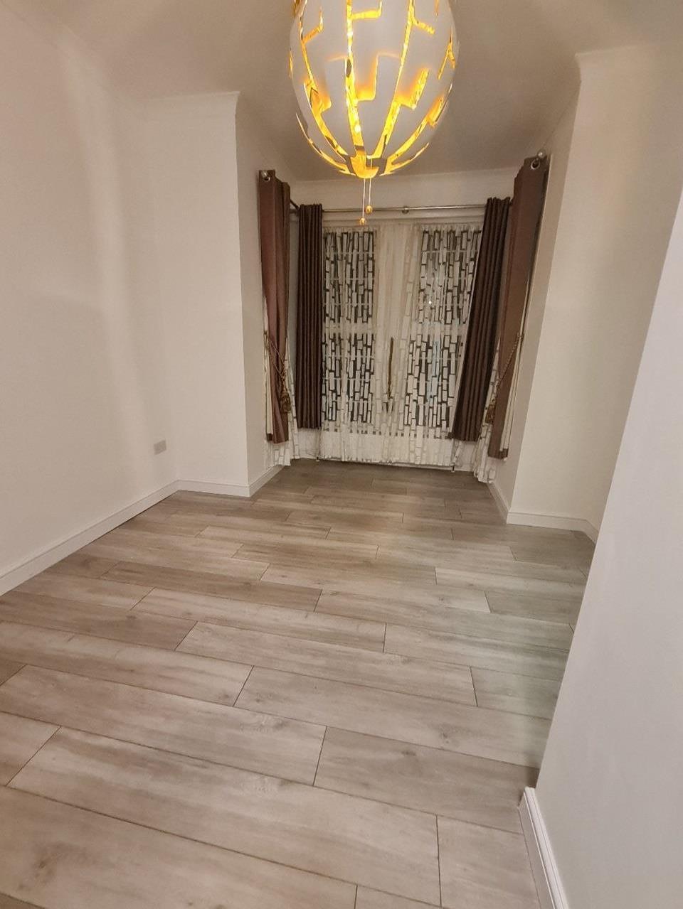 Flat De Vere Gardens in Greater London