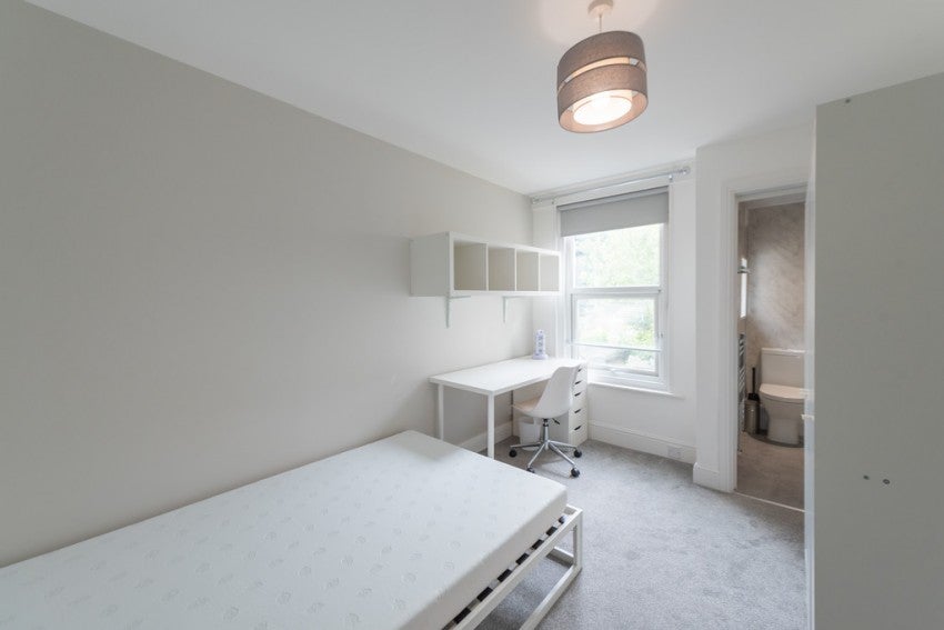 Room Thackeray Road in Southampton