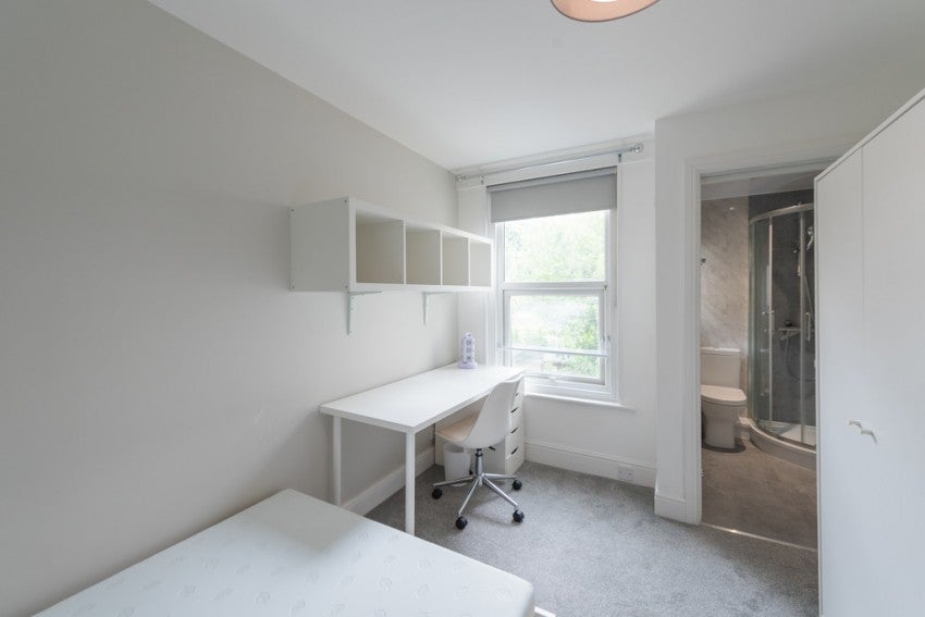 Room Thackeray Road in Southampton