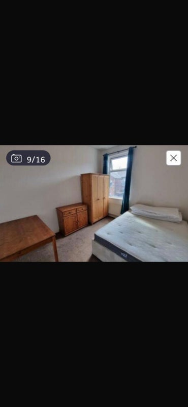Room Moss Lane East in Manchester