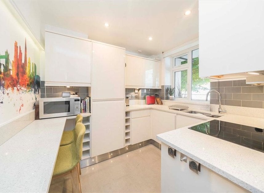 Flat Hatfields in Greater London