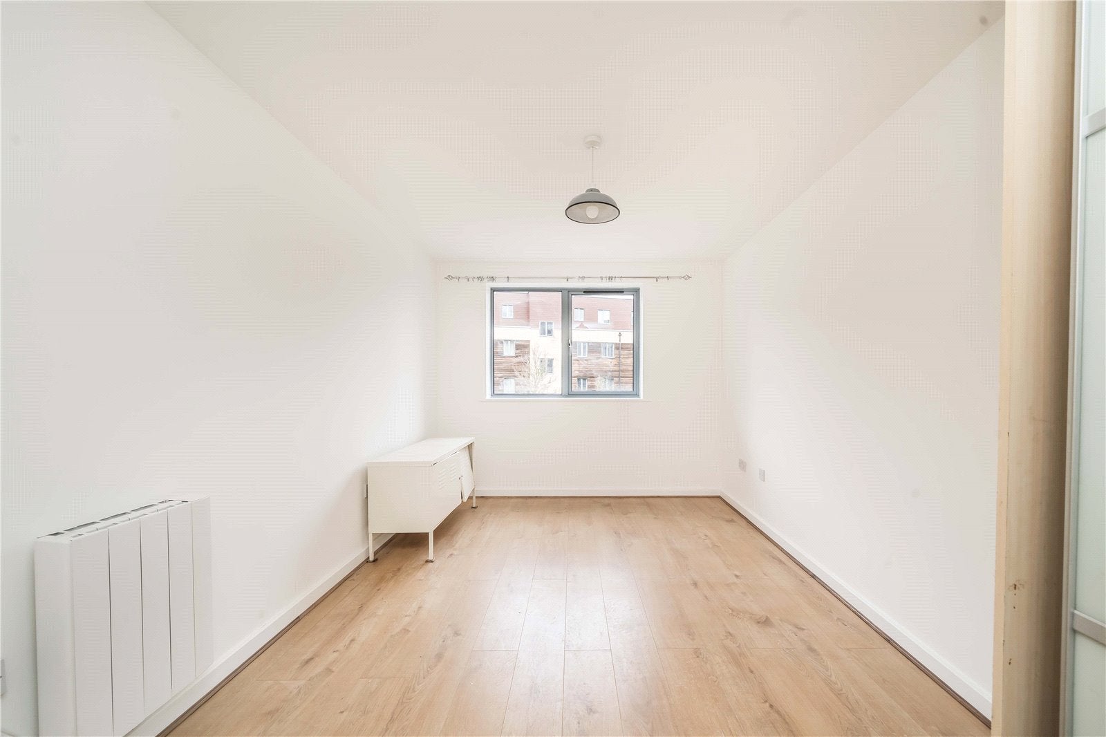 Flat Lapis Close in Greater London