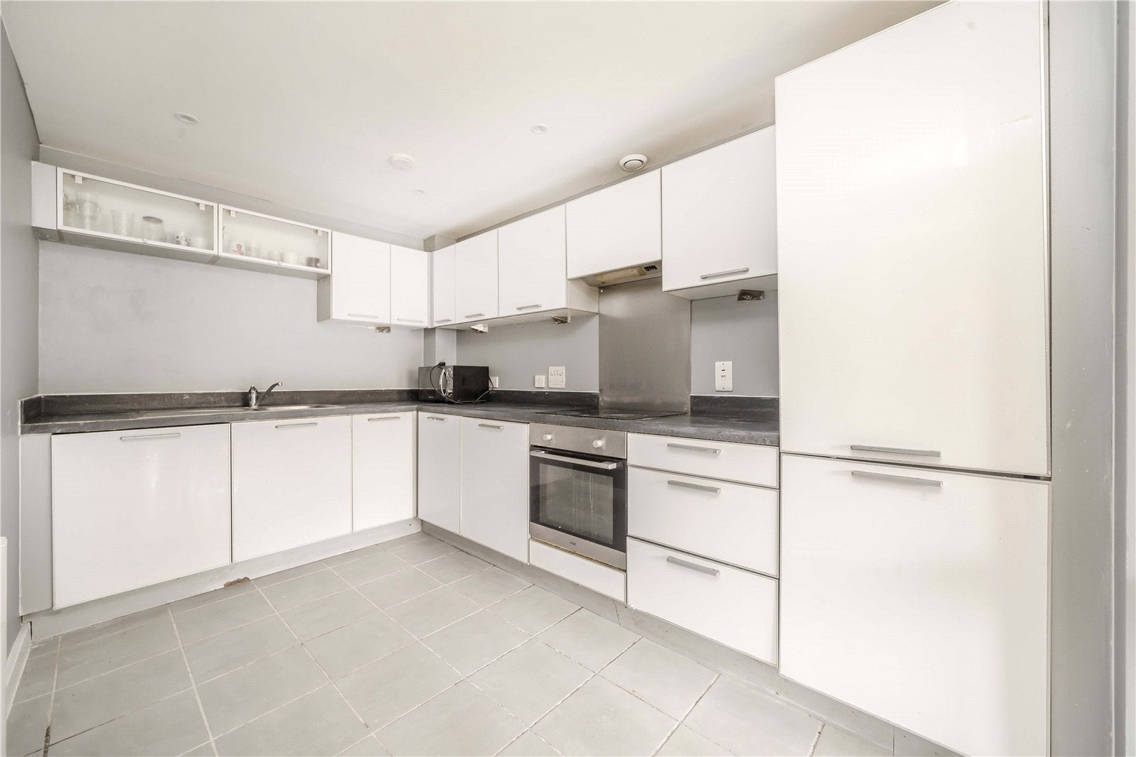 Flat Lapis Close in Greater London