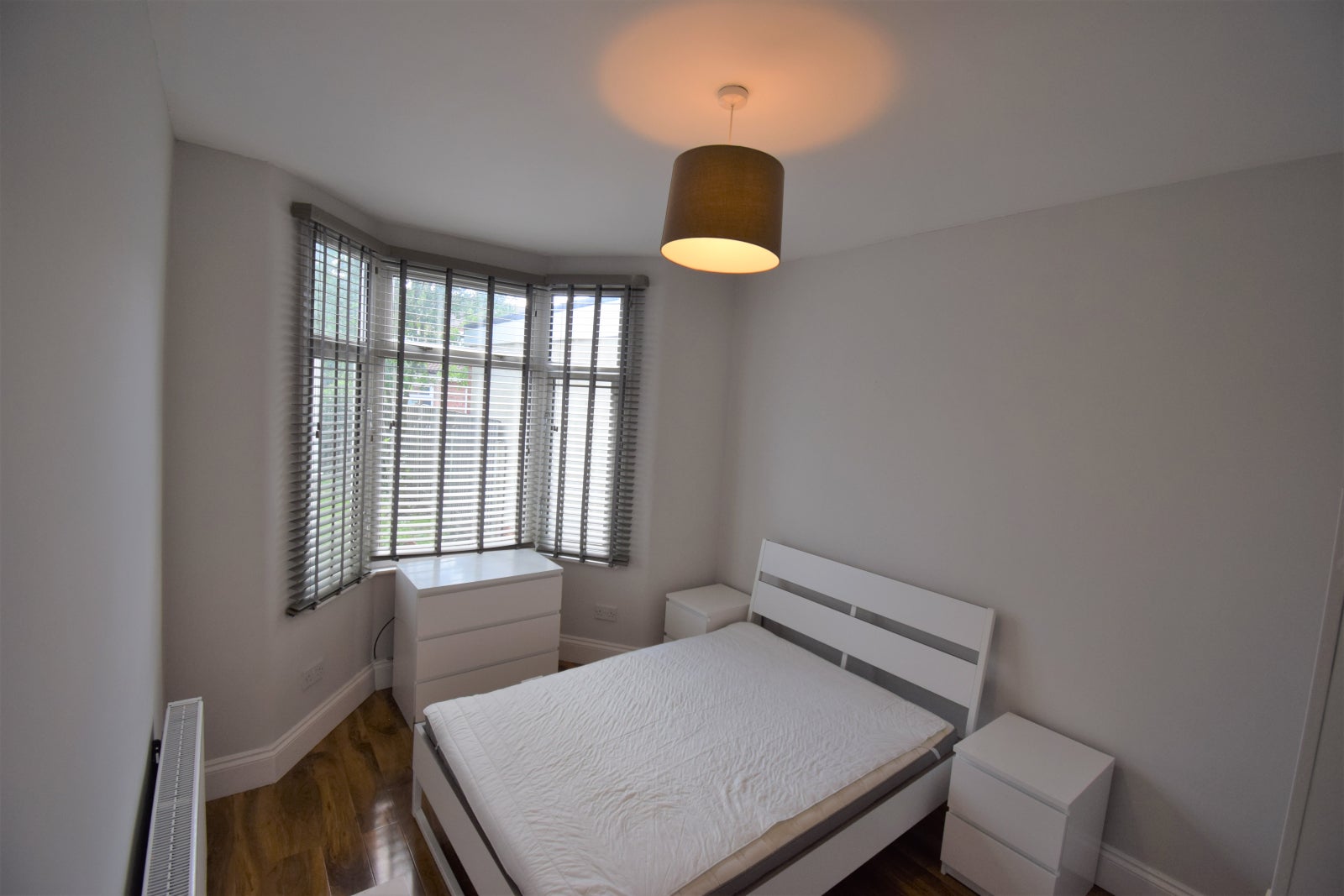 House Mortlake Road in Greater London