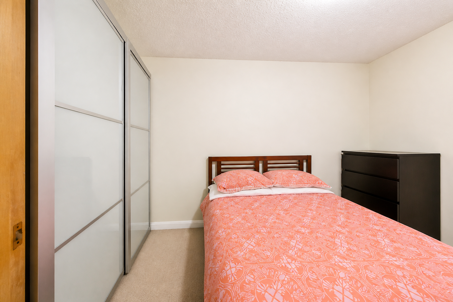 Flat Neville Close in Greater London