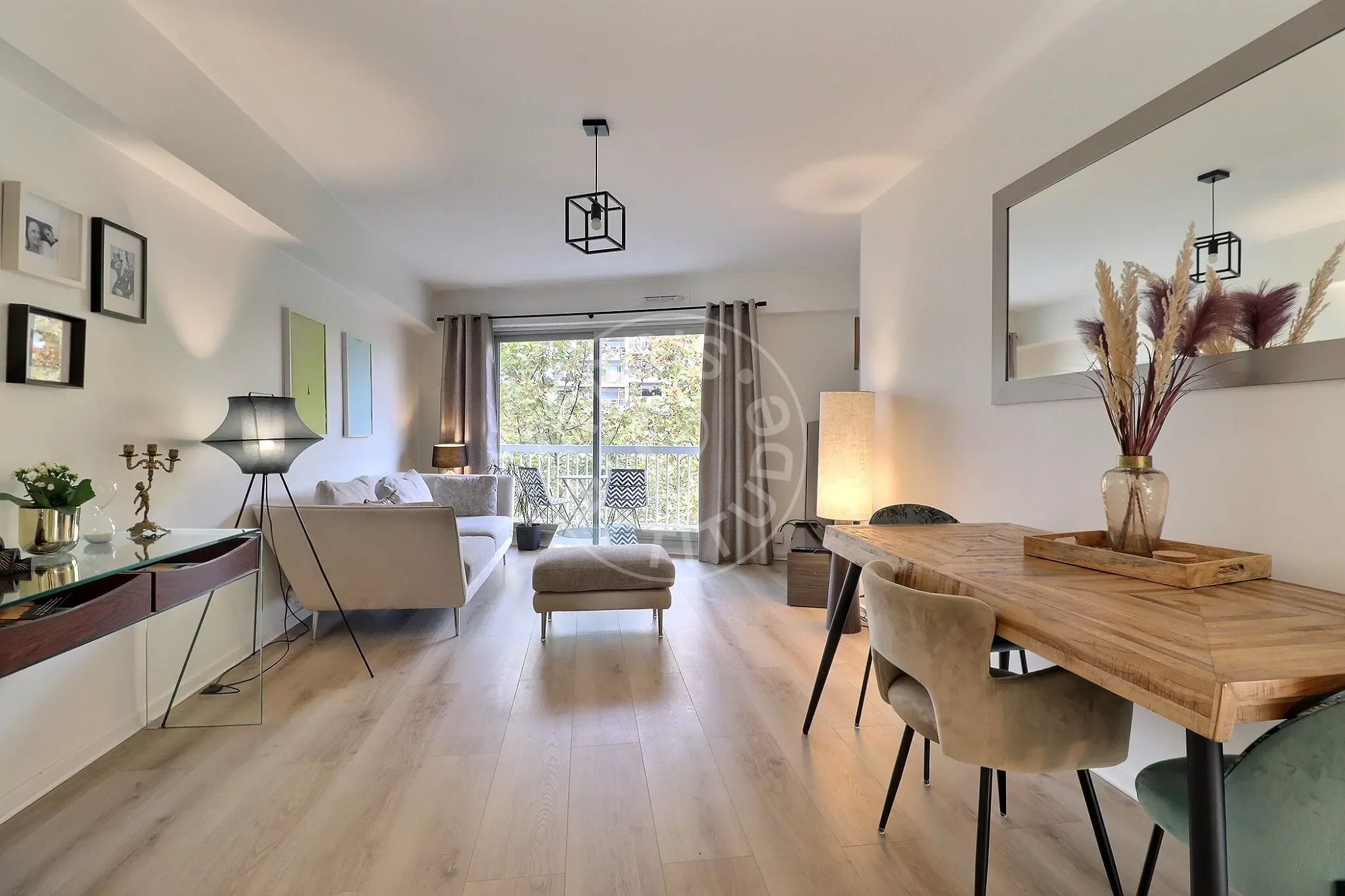 Appartement Avenue Jean Jaurès à Paris