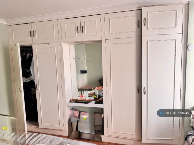 Room Willow Road in Greater London
