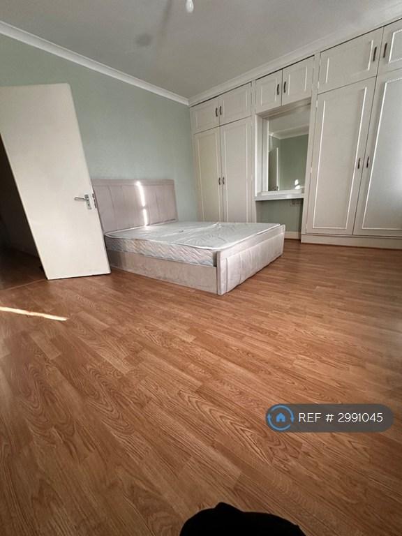 Room Willow Road in Greater London